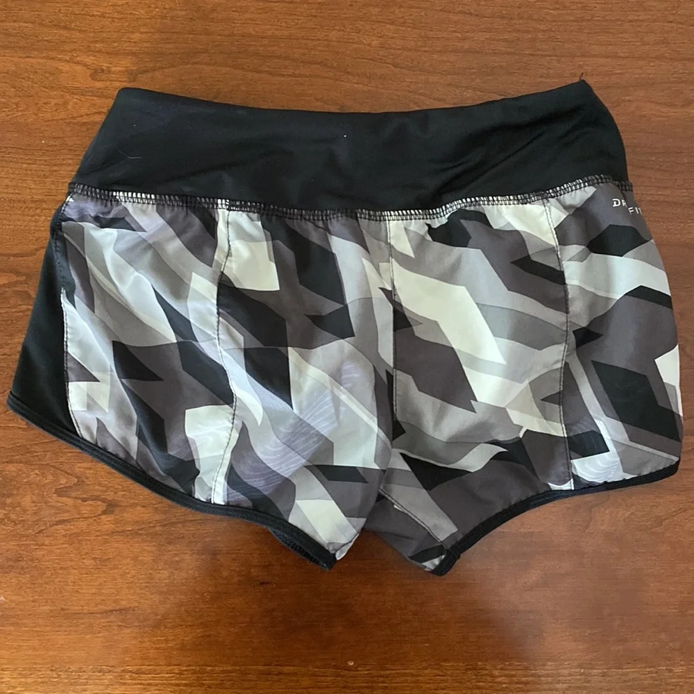 Women’s Nike Running Shorts DRI-FIT - Picture 4 of 7